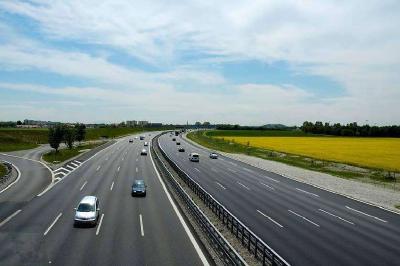 公安部提示：中秋节期间道路交通安全风险加大