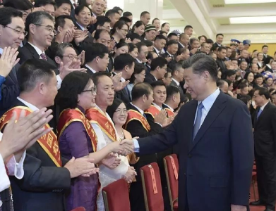 习近平再次点赞医护群体！