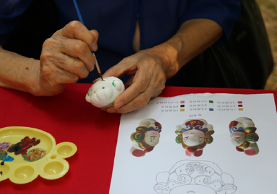 诗词接龙、月饼DIY、投壶射箭……在传统文化中品味中秋！