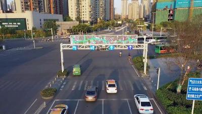 “黑科技”厉害了！这个“武汉十大堵点”路口，今年一次都没堵