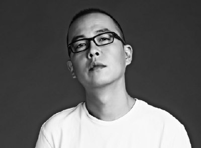 他！就是军运会开幕式宣传片的配音者！今晚，他的声音响彻世界