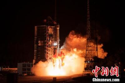 中国成功发射通信技术试验卫星四号