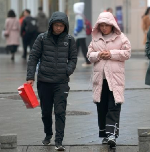 湖北低温阴雨天气持续 雨水今晚渐别武汉