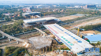 武汉：4座公路桥群陆续转体将跨越8条铁路线