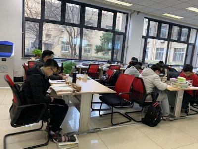 带榻榻米、配朗读亭……北京高校里的“高配”图书馆，你打卡了吗？
