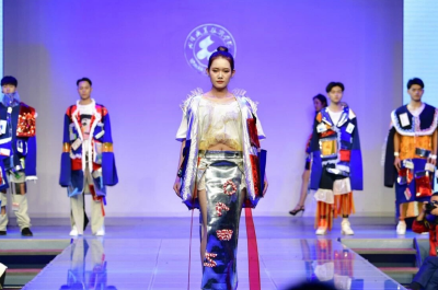 毕业生服装秀炫酷上演 优秀作品引行业关注