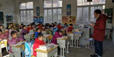 4.9级震后首日，湖北应城学校正常上课、老人在街边晒太阳……