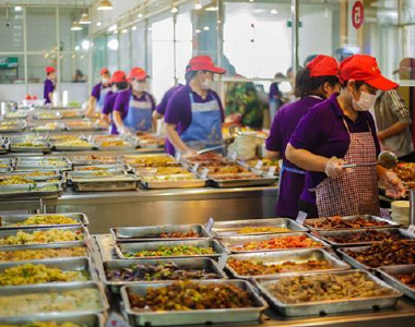 中午吃面包牛奶，中小学生不爱吃食堂只是挑食吗？