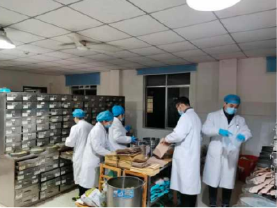 当阳中药师化身成“千手观音”