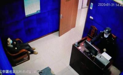 荆州丨男子疫情期间不戴口罩 殴打他人被行拘