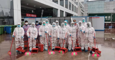 江汉城管72名环卫工人进驻武展方舱医院开展清扫保洁工作