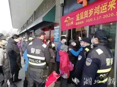 武汉万警进社区，为居民解决难题3000余件