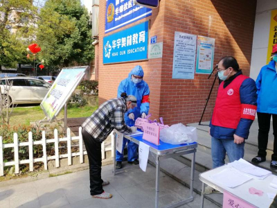 武汉市民踊跃报名志愿服务助力社区疫情防控