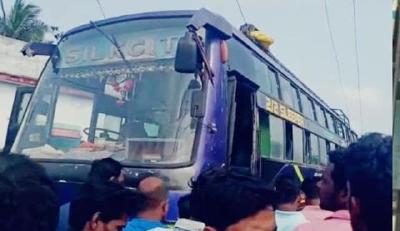 印度一大巴触碰高压电缆 造成至少9人死亡22人受伤