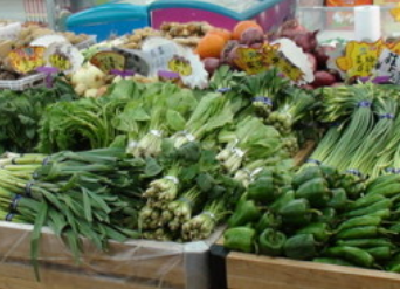 超市免费发菜？谣言！实为市民排队等候测体温进店