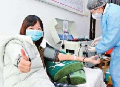 武汉20位新冠肺炎康复医务人员献血救人