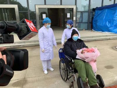 宜昌丨91岁老军人勇战病魔 治愈出院