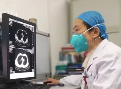 “我告诉自己不要流泪，眼睛要用来看片子”