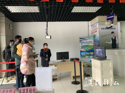 首批游客进入宜昌三峡大坝！景区目前实施限流管控