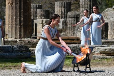 2020东京奥运会圣火采集仪式在希腊古奥林匹亚举行