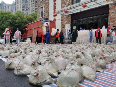 洪湖鱼塘直供武汉社区4000斤惠民鱼