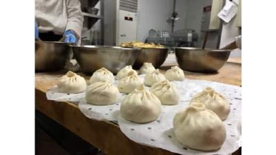 转型自救的餐饮业者：卖包子的星级酒店