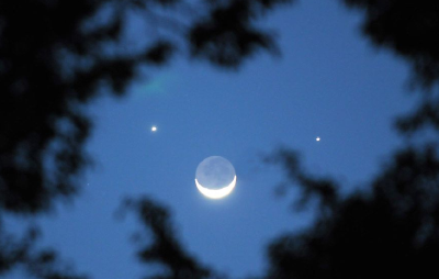 4月26日夜空将上演“双星伴月”天象