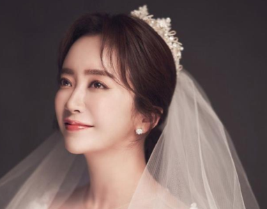 40岁的韩国女星李叶玺宣布结婚