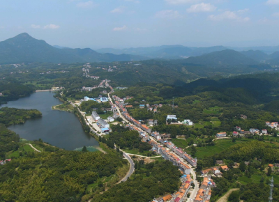 在《脱贫路上》听决战贫困的故事