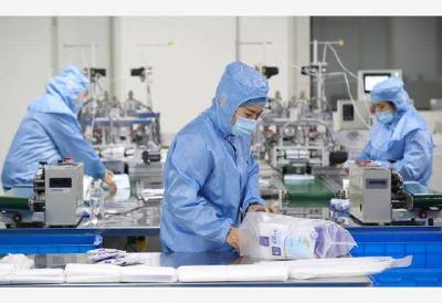 仅一个月左右，我国口罩日产量就从800万只增加到1.16亿只