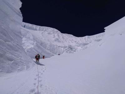 突破天险！2020珠峰测量登山队预计明天修通顶峰路线
