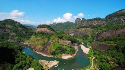 三百万贫困人口靠生态脱贫致富绿水青山变成金山银山