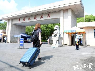 地大返校攻略速看！非本批次学生返校，劝返！送行家长进校，劝返！
