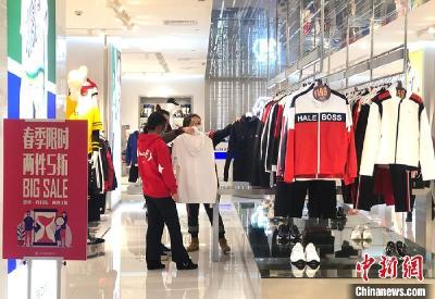 服装业收入或蒸发4000亿！你多久没买新衣服了？