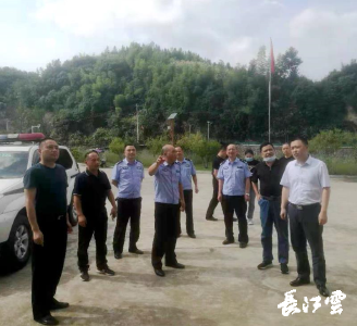长江云——湖北省公安厅调研通山“一村一辅”警务工作