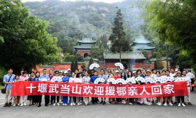 援鄂医疗队员畅游宜昌十堰：登临三峡大坝 问道武当仙山