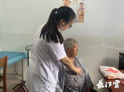 楚楚动人 这就是鄂 | 央媒走进宜昌五峰县 扎根山乡 村医师徒的守护接力