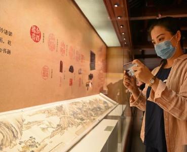 沈阳故宫展出150余件清代宫廷御用品