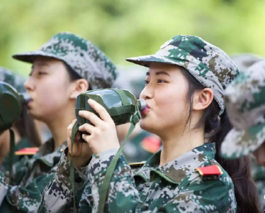 8月湖北高温日数超历史同期 新学期晴热开张 同学们需注意防暑降温