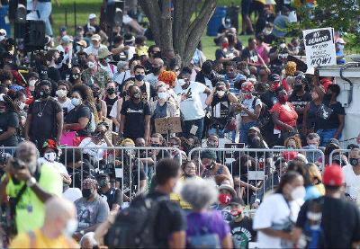 美国民众怒火再燃，华盛顿举行大规模反种族主义游行