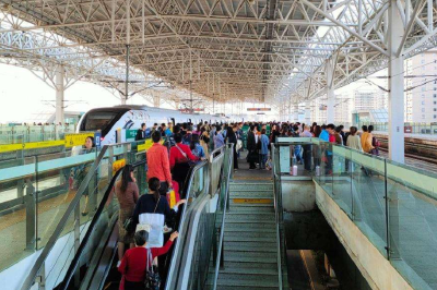 今年“十一”黄金周武汉预计发送旅客300万人次  比去年下降13.9%