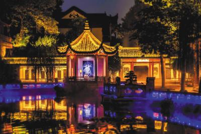 瑶琴轻抚 迎仙客 节日期间黄鹤楼首开夜间体验