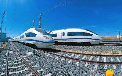 明起，全国铁路实施新的列车运行图