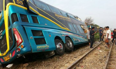 泰国中部火车与巴士相撞致17死30伤