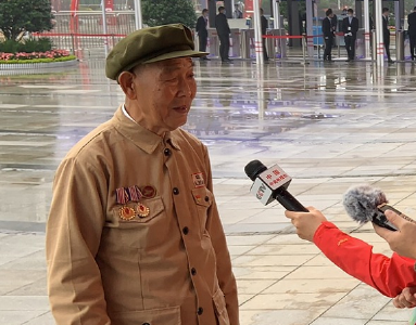 说不尽的感谢！八旬老人张兆堂参观抗疫专题展 