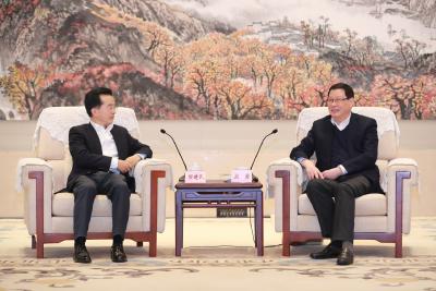 【v视】共同做强湖北金融功能！应勇与招商局集团董事长缪建民座谈