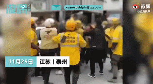 江苏泰州通报“奔驰男辱骂外卖员遭群殴”：两方均被行政拘留