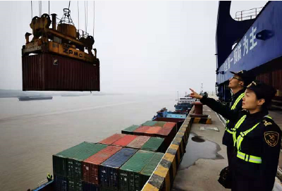 全省首创！武汉海关在黄石港放行首批“抵港直装”货物