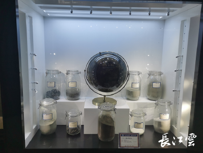 拉近公众和月球的距离 嫦娥五号模拟月壤及陨石展在地大逸夫博物馆展出