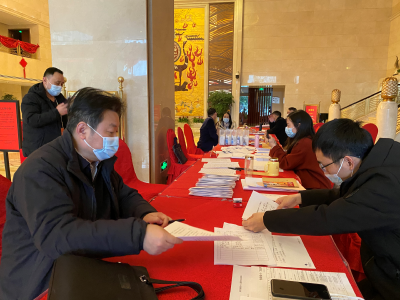 湖北进入“两会”时间，政协委员陆续报到